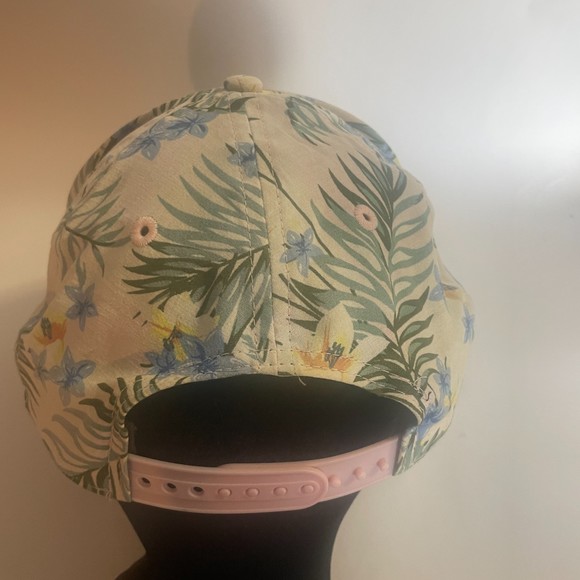 Florida Marlins 9Fifty Cooperstown Collection Floral Beach Hawaiian Snapback Hat - Picture 3 of 10